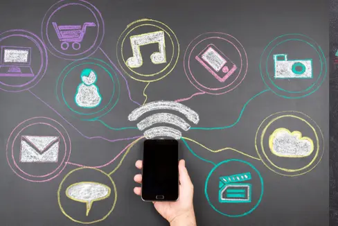 Um Medienkompetenz unter dem Motto Medien, Likes & Life drehen sich im Mai 2026 die Aktionstage politische Bildung. Interessierte Vereine, Organisationen oder Bildungseinrichtungen können sich bereits jetzt über Veranstaltungen Gedanken machen und sich dazu beim Landesamt für Weiterbildung und Sprachen melden. (Foto: LPA/Amt für Weiterbildung und Sprachen)