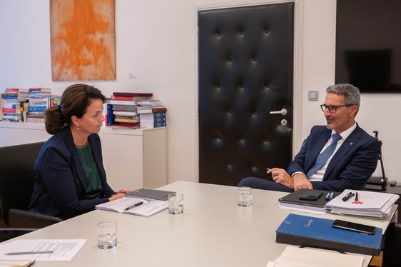 Die Entwicklung der Messe Bozen stand im Mittelpunkt des Gesprächs zwischen Messe-Präsidentin Greti Ladurner und Landeshauptmann Arno Kompatscher. (Foto: LPA/Greta Stuefer).