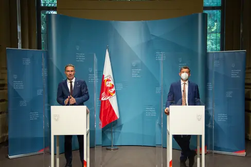 Il Presidente Arno Kompatscher e l'assessore alla Mobilità Daniel Alfreider nel corso della conferenza stampa odierna (Foto: ASP/Fabio Brucculeri)