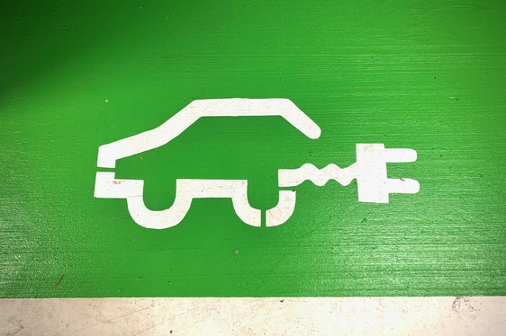 Neue Bekanntmachungen am Elektronischen Markt sind unter anderem für die Lieferung von Elektrofahrzeugen vorgesehen. (Foto: Unsplash)