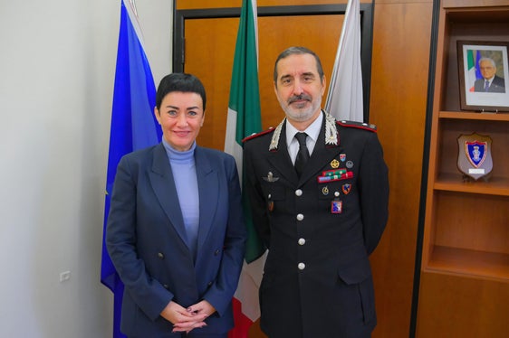 Landesrätin Ulli Mair hat beim Gespräch mit dem regionalen Carabinieri-Kommandanten Stefano Paolucci unter anderem über die Sicherheitsstrategie sowie über die Personal- und Wohnungssuche gesprochen. (Foto: LPA/Lukas Forer)