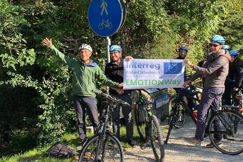Das Interreg Italien-Österreich-Projekt EMOTIONway fördert die Intermodalität und den Ausbau der Radwege im alpinen Raum. (Foto: Euregio ohne Grenzen)
