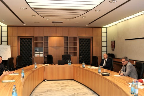 Un momento dell'incontro tra i nuovi vertici del Dachverband, il presidente Kompatscher e l'assessora Hochgruber Kuenzer (Foto: ASP/Guido Steinegger)