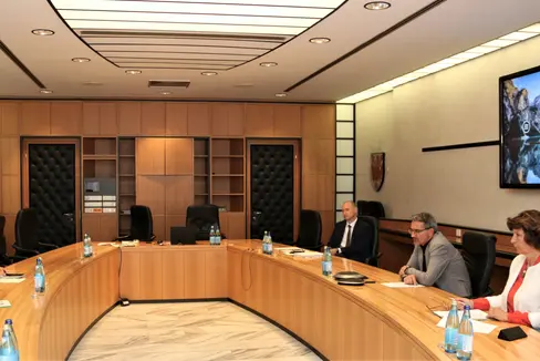 Un momento dell'incontro tra i nuovi vertici del Dachverband, il presidente Kompatscher e l'assessora Hochgruber Kuenzer (Foto: ASP/Guido Steinegger)