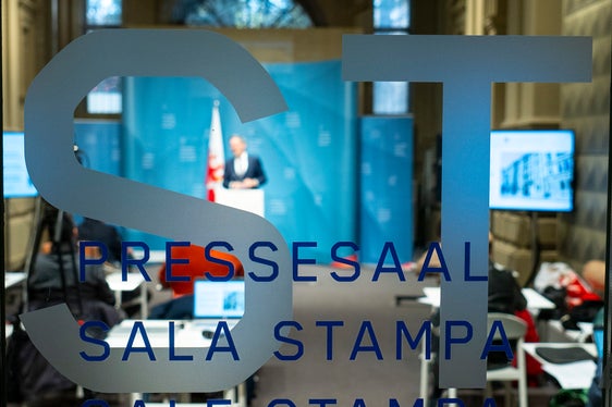 Die auf 2,6 Millionen Euro veranschlagten Mehrkosten sollen durch die Inanspruchnahme der Mittel aus dem Projekt Casa del Carabiniere gedeckt werden, wurde bei der heutigen Pressekonferenz im Anschluss an die Regierungssitzung erklärt. (Foto: LPA/Fabio Brucculeri)