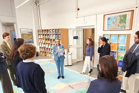 Qual è il modo migliore per far conoscere l’Europa nei Comuni e nelle località dell’Alto Adige? Il 29 ottobre, l’assessora provinciale all’Europa Magdalena Amhof ha invitato tutti i referenti comunali all'Europa dell’Alto Adige a un incontro di networking. (Foto: USP/Ursula Pirchstaller)