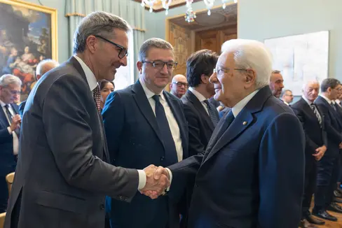 Landeshauptmann Arno Kompatscher (von links) und der Trentiner Landeshauptmann Maurizio Fugatti trafen am 22. Jänner Staatspräsident Sergio Mattarella in Rom. (Foto: Quirinal)