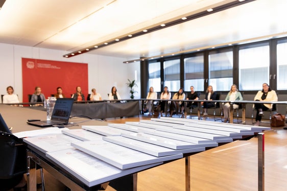 Ein Abschlusszertifikat und die Aufnahme in die Datenbank AMinistra warten nach dem erfolgreichen Abschluss des Lehrgangs für angehende Verwaltungsrätinnen, der nun bereits seit einigen Jahren angeboten wird. (Foto: Alan Bianchi)