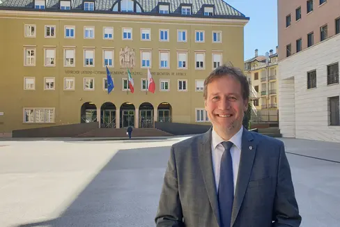 Assessore Massimo Bessone: Il progetto di sopraelevazione sostenibile del Palazzo del Consiglio provinciale mira a migliorare le condizioni di lavoro dei dipendenti e servirà a diminuire le spese per uffici consiliari, ora in affitto”. (Foto: ASP/Anna Pitarelli)