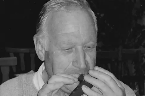 Franz Kofler war ein leidenschaftlicher Musikant und Volksmusikpfleger. Landesrat Achammer und das Referat Volksmusik würdigen sein Engagement. (Foto: privat)