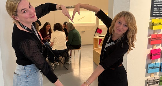 Herzlich Willkommen hieß es für die Speeddating-Besuchenden im Tiroler Volkskunstmuseum in Innsbruck. (Foto: TLM/Alex Moser)