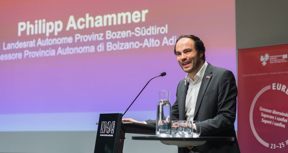 Südtirols Museumslandesrat Philipp Achammer : Die Mitarbeitenden der Museen in der Euregio arbeiten jeden Tag daran, Kultur und Wissen zu bewahren und erlebbar zu machen. (Foto: LPA/Patrizia Corriero)