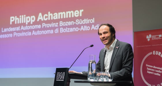 L'assessore provinciale ai Musei Philipp Achammer: “I dipendenti dei musei dell'Euregio lavorano ogni giorno per preservare la cultura e il sapere e farli rivivere.” (Foto: USP/Patrizia Corriero)