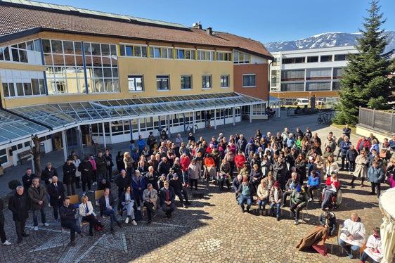 Mit einer Feier im Zeichen der Wertschätzung und des sozialen Austauschs wurde am 20. März der umgebaute und erweiterte Werkstatt-Trakt im Sozialzentrum Trayah in Bruneck eröffnet. (Foto: LPA/Gianluca Crocco)