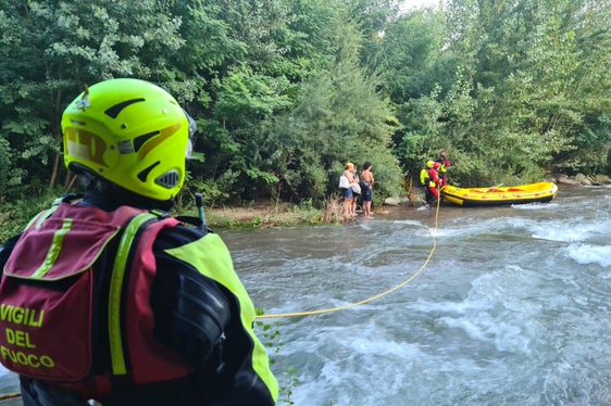 La Protezione civile invita la popolazione a fare attenzione ai pericoli legati ai corsi d’acqua ed a comportarsi in modo responsabile (Foto: ASP/Corpo permanente dei Vigili del Fuoco)