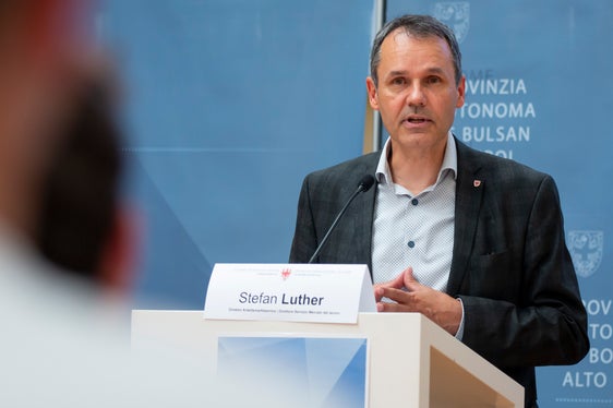 Stefan Luther, direttore del Servizio Mercato del lavoro, ha chiarito che le dimissioni volontarie dei lavoratori con contratti a tempo indeterminato sono in aumento, in aumento anche le dimissioni per pensionamento per ragioni demografiche, invece in netto calo i licenziamenti (Foto: ASP/Fabio Brucculeri).