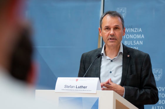 Stefan Luther, direttore del Servizio Mercato del lavoro, ha chiarito che le dimissioni volontarie dei lavoratori con contratti a tempo indeterminato sono in aumento, in aumento anche le dimissioni per pensionamento per ragioni demografiche, invece in netto calo i licenziamenti (Foto: ASP/Fabio Brucculeri).