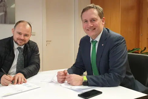 L'assessore provinciale Massimo Bessone competente per i settori edilizia e servizio tecnico, patrimonio, libro fondiario e catasto insieme al direttore della Ripartizione patrimonio, Daniel Bedin (Foto: ASP)