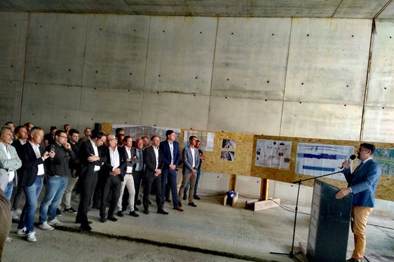 Die Umfahrung Vahrn soll mehr Lebensqualität für das Dorf und die Umgebung bringen, betonte Mobilitätslandesrat Alfreider beim Tunneldurchstich. (Foto: LPA/Angelika Schrott)