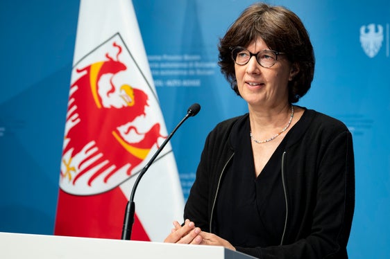 Petra Götsch, Mitarbeiterin im Amt für Pflegeeinstufung, berichtete unter anderem über die Tätigkeiten der derzeit 17 aktiven Einstufungsteams. (Foto: LPA/Fabio Brucculeri)