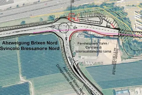 Über die Fahrbahn der Umfahrung Brixen muss ein Graben ausgehoben werden, um darin die Leerrohre für die Leitungen der Terna verlegen zu können. (Foto: LPA)