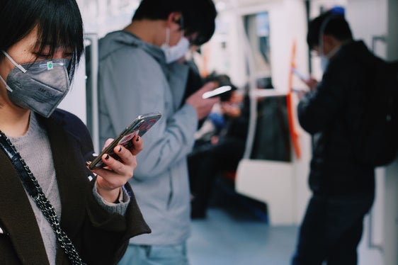 In öffentlichen städtischen und außerstädtischen Verkehrsmitteln gilt grundsätzlich die Pflicht eine FFP2- oder gleichwertige Maske zu tragen. (Foto: LPA/Pexels)
