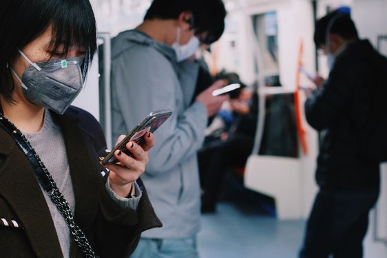 Nei trasporti pubblici urbani ed extraurbani è previsto l’obbligo generale di indossare una maschera FFP2 o equivalente per proteggere le vie respiratorie (Foto:ASP/Pexels)