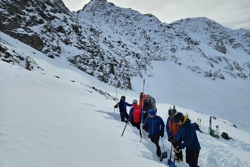 Corso per commissioni valanghe tenuto dall'Ufficio Meteorologia e prevenzione valanghe dell'Alto Adige a Solda: la formazione è una parte essenziale della prevenzione valanghe in tutti i territori dell'Euregio. (Foto: USP/Ufficio Meteorologia e prevenzione valanghe)