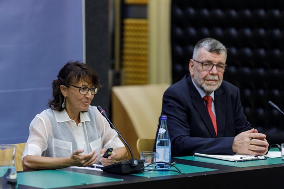 Die Professorin der bildungswissenschaftlichen Fakultät der Universität Bozen, Federica Viganò, und Gottfried Tappeiner, Professor für Wirtschaftstheorie der Universität Innsbruck (Foto: LPA/Tiberio Sorvillo)