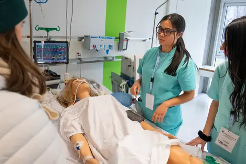 Il Polo Universitario per le Professioni Sanitarie dell'Università Claudiana invita tutti gli interessati all'Open Day di primavera che si terrà il 21 marzo a partire dalle ore 10.00. L'evento mostrerà quanto possa essere stimolante affrontare lo studio della medicina. (Foto: USP/Fabio Brucculeri)