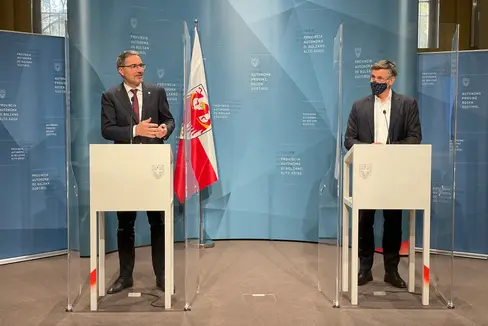 Landeshauptmann Kompatscher und Gesundheitslandesrat Widmann werden am Donnerstag über Details zur geplanten Impfaktion informieren. (Foto: LPA/GNews)