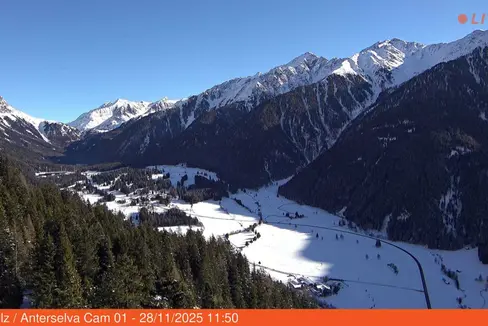Für das Gebiet rund ums Biathlonzentrum (im Bild gesehen von der RAS-Webcam) gelten bereits jetzt strenge Sicherheits- und Verkehrsbedingungen. (Foto: LPA)