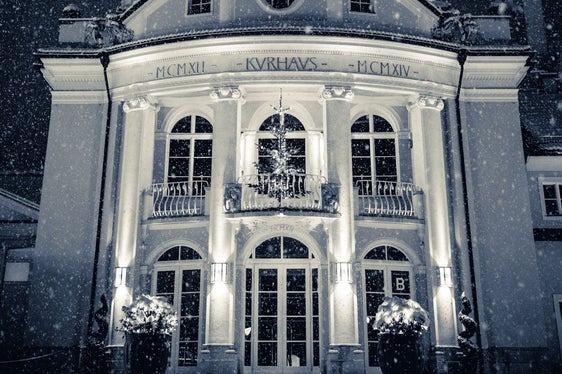 Für den Meraner Stadttheater- und Kurhausverein (im Bild das Kurhaus) beläuft sich die erste Zuweisung 2023 auf 280.500 Euro. (Foto: Unsplash)