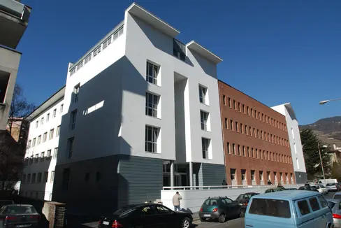 Die Leitung des Inspektorats für katholischen Religionsunterricht an der Deutschen Bildungsdirektion soll über ein Auswahlverfahren vergeben werden. Bewerbungen sind bis 22. April möglich. (Foto: LPA)