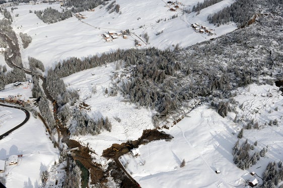Die Rutschung (das Foto entstand am 16. Dezember 2012) wurde durch starke Niederschläge im November 2012 mit unmittelbar anschließender Frostperiode ausgelöst. (Archivfoto: Landeswarnzentrum in der Agentur für Bevölkerungsschutz)