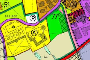 La attuale zona di verde pubblico via Giovo (in verde nella mappa) nei pressi dell'insieme Chiesa parrocchiale-ex Commenda dell'Ordine Teutonico Deutschhaus (in giallo nella mappa). (Foto: ASP/Ufficio pianificazione comunale)