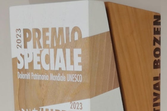 Heuer zum vierten Mal verliehen: der Spezialpreis Dolomiten Unesco Welterbe 2023, eine Zusammenarbeit des Landes Südtirol mit den alpinen Vereinen Alpenverein Südtirol (AVS) und Club alpino italiano (CAI) Alto Adige. (Foto: LPA/Daniele Fiorentino)