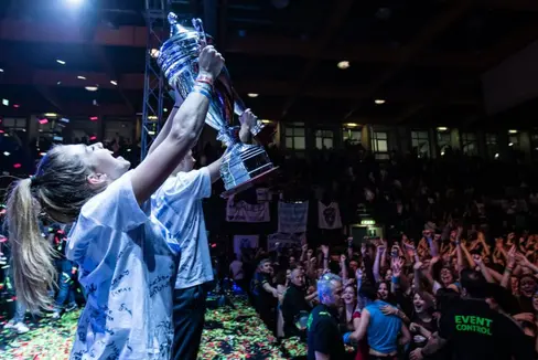 In vista della prossima edizione, in programma nel 2025, ragazze e ragazzi che partecipano al Festival studentesco di Bolzano potranno usufruire gratuitamente degli spazi messi a disposizione dalle realtà giovanili del capoluogo. (Foto: ilfestivalstudentesco.it)