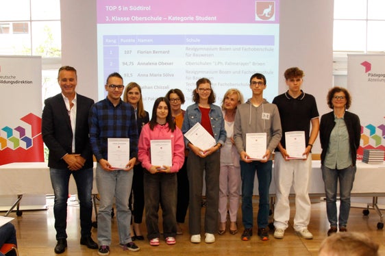 Zu den Gewinnerinnen und Gewinnern der 3. Klasse Oberschule gehören: Florian Bernard, Annalena Obexer, Anna Maria Sölva, Nathan Chizzali, Paul Patzleiner.