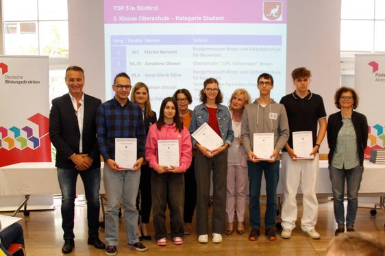 Zu den Gewinnerinnen und Gewinnern der 3. Klasse Oberschule gehören: Florian Bernard, Annalena Obexer, Anna Maria Sölva, Nathan Chizzali, Paul Patzleiner.