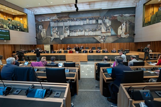 “Un Bilancio record è possibile solo con un'economia forte. Ciò dipende dalle condizioni quadro pubbliche”, ha spiegato Kompatscher. (Foto: USP/Greta Stuefer)