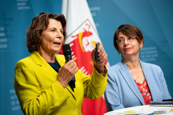 Maria Hochgruber Kuenzer, presidente della cooperativa sociale “Imparare - Crescere - Vivere con le contadine”, e Liliana di Fede, direttrice dell'Azienda Servizi Sociali di Bolzano, hanno parlato dell'assistenza alla prima infanzia nelle loro aree di attività. (Foto: USP/Fabio Brucculeri)