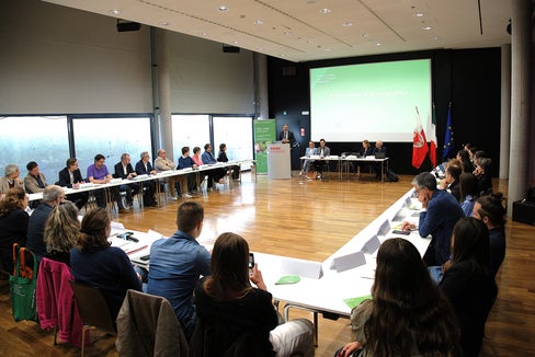 Der Begleitausschuss des Europäischen Fonds für die regionale Entwicklung tagte am 23. April in der EURAC in Bozen. (Foto: LPA/Ursula Pirchstaller)