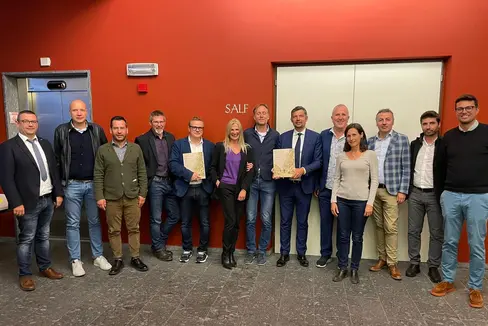 Presentaziun del liber nü sura la storia dla Strada Val Badia. (Foto: ASP)