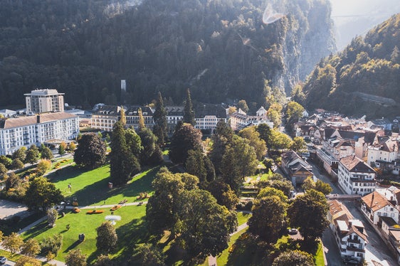 Collegare la regione alpina in modo sicuro e tempestivo alla rete internazionale dell'idrogeno: è una delle principali richieste della risoluzione Arge Alp adottata a Bad Ragaz (nella foto) (Foto: Grand Resort Bad Ragaz)