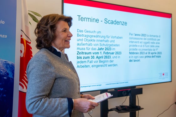 Landesrätin Maria Hochgruber Kuenzer: Gefördert werden traditionelle Elemente der Kulturlandschaft, die ohne Förderung seitens der öffentlichen Hand verloren gehen würden. (Foto: LPA/Fabio Brucculeri)