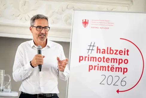 Die Weiterentwicklung der Autonomie und die neue Finanzregelung mit dem Staat bilden nach Einschätzung von Landeshauptmann Arno Kompatscher die wichtigste Grundlage für die politische Arbeit der kommenden Jahre. (Foto: LPA/Fabio Brucculeri)