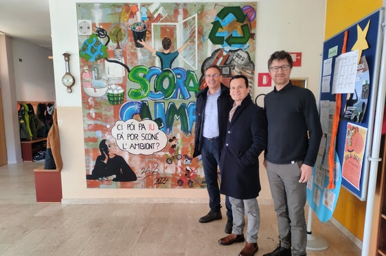 Un altro momento della visita: da sinistra Heinrich Videsott, André Comploi e Ludwig Rindler (Foto: USP/Direzione Istruzione, Formazione e Cultura ladina)