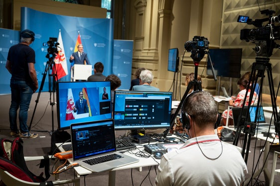 Durante la conferenza stampa del 24 giugno, il presidente Arno Kompatscher ha presentato ai giornalisti le decisioni più importanti assunte dalla Giunta provinciale. (Foto: USP/Fabio Brucculeri)