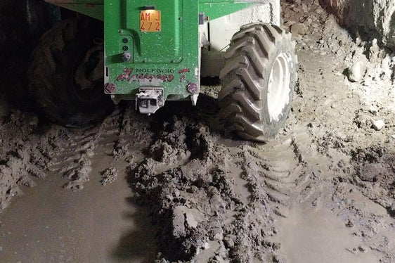 Licht am Ende des Tunnels: Die Arbeiten am Umfahrungstunnel von Kastelbell nach Galsaun schreiten voran. (Foto: LPA/Ressort für Infrastrukturen und Mobilität)